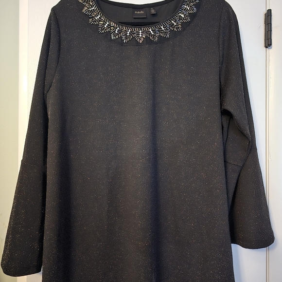 Plus size top - Picture 2 of 3